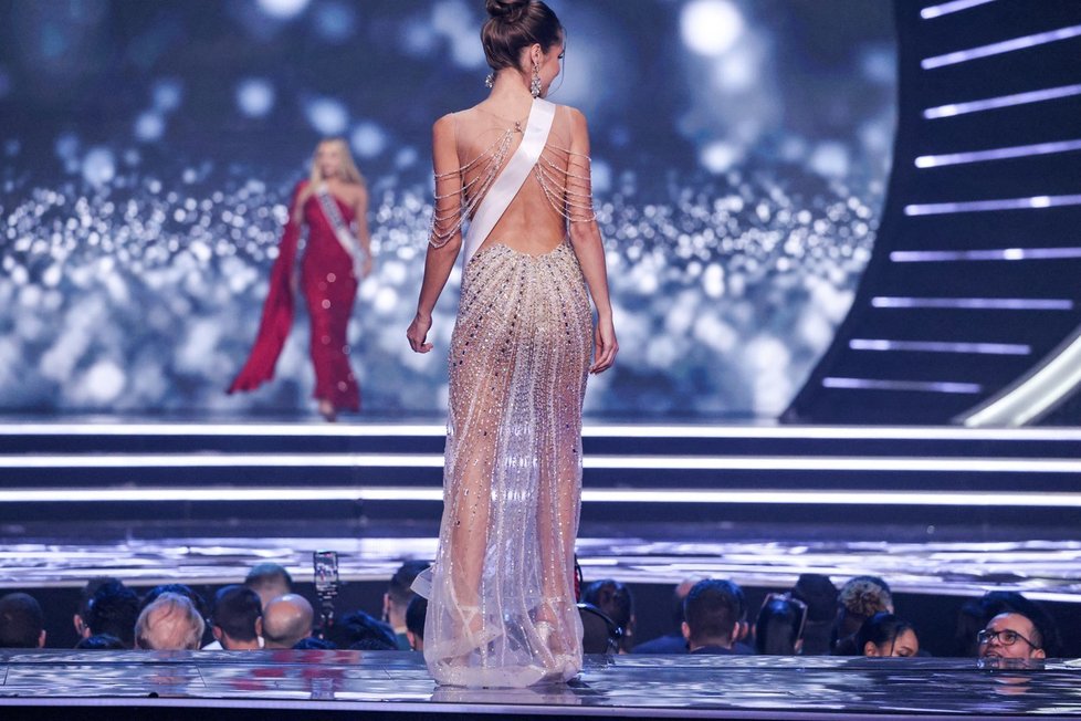 Karolína Kokešová na Miss Universe