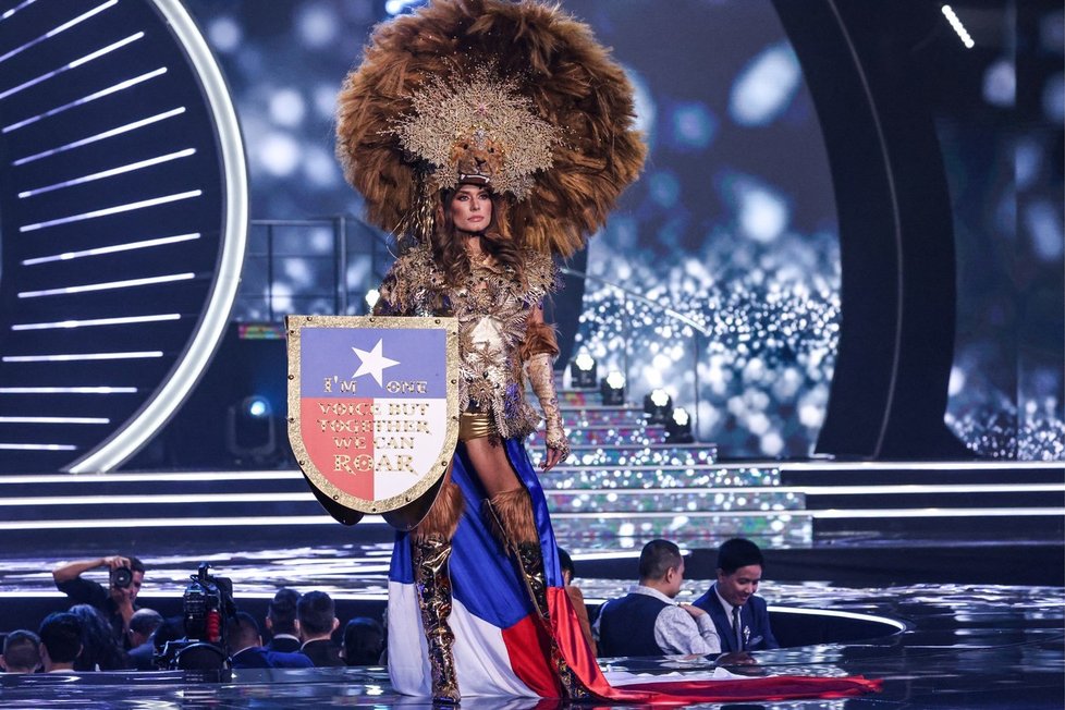 Karolína Kokešová na Miss Universe