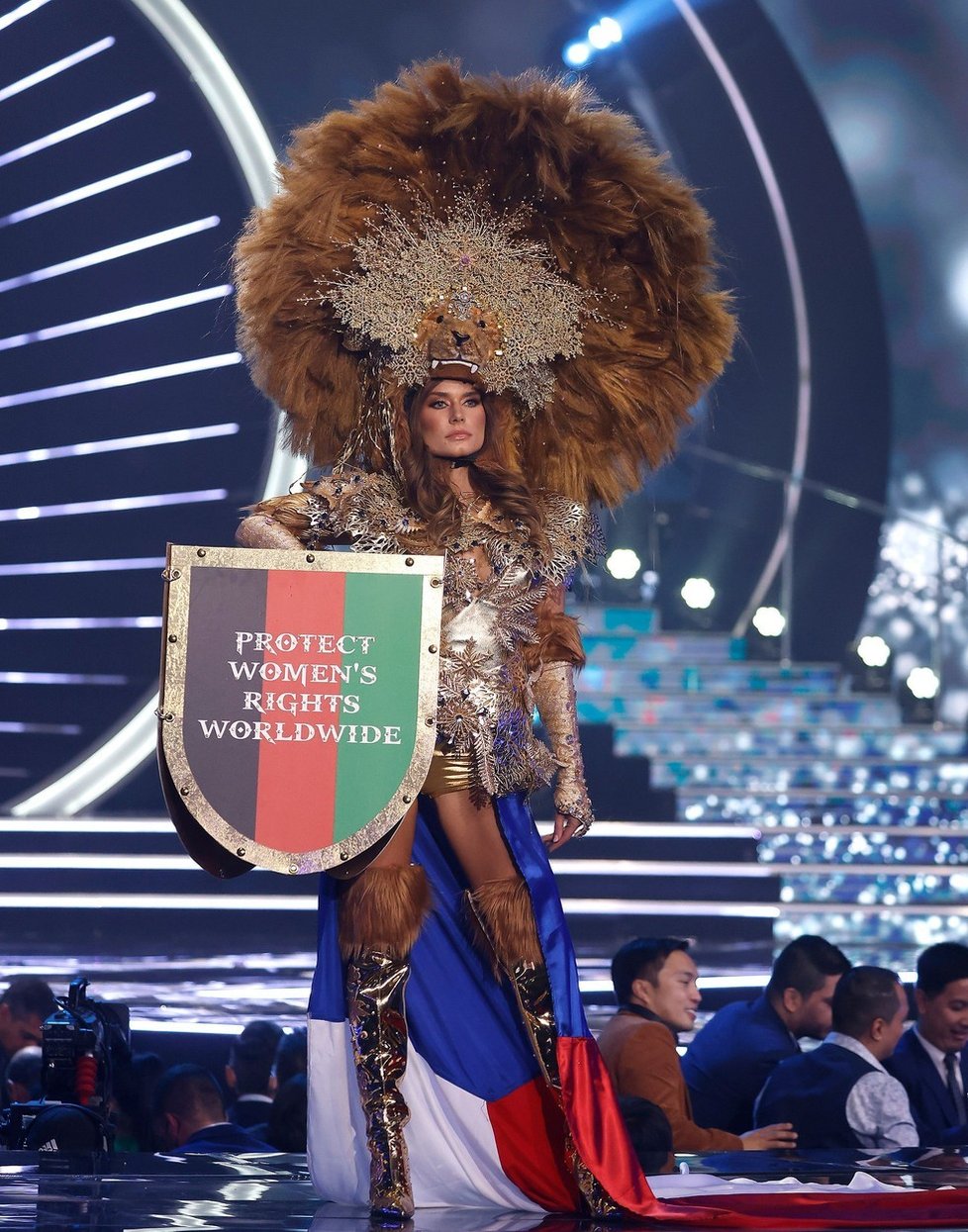 Karolína Kokešová na Miss Universe