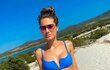 Karolína Kokešová na Sardinii předvedla nová prsa Karolína Kokešová na Sardinii předvedla nová prsa