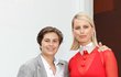 Karolína Kurková se synem Tobinem na slavnostním předávání cen nadace Playing For Change 2023