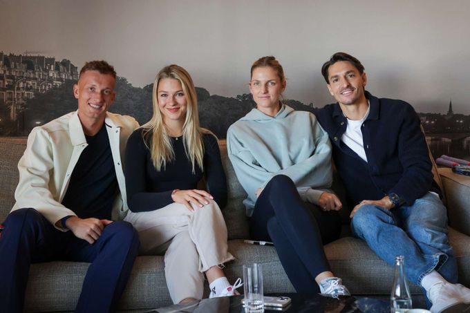 Karolína Plíšková se po těžkém zranění přesouvá do Austrálie: Hrdličky odletěly! Karolína Plíšková se po těžkém zranění přesouvá do Austrálie: Hrdličky odletěly!