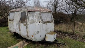 K mání je vzácný český karavan, jeden z 47 vyrobených. Ale je na něm nějaká práce...