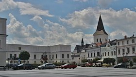 Do Karviné zábavní park i KFC. Kandidáti na primátora mají úsměvné vize