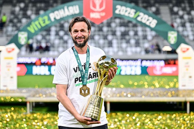 Jarolím po triumfu: Hráči se stali legendami. Co bude s Karvinou? To ovlivnit nemůžeme Jarolím po triumfu: Hráči se stali legendami. Co bude s Karvinou? To ovlivnit nemůžeme