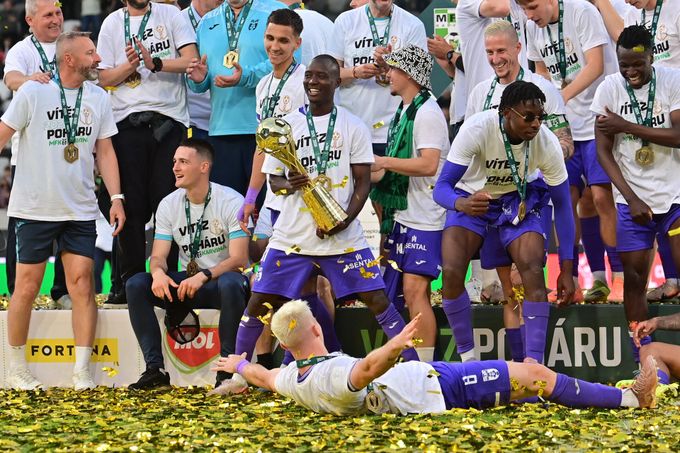 Jak naloží UEFA s Karvinou? Rozhodnutí padne v červnu, Wolf byl spatřen v Hradci Jak naloží UEFA s Karvinou? Rozhodnutí padne v červnu, Wolf byl spatřen v Hradci