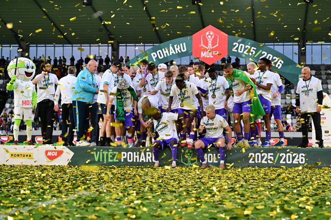 Jablonec - Karviná 1:3. Singhateh dostal červenou, Slezané poprvé ovládli MOL Cup Jablonec - Karviná 1:3. Singhateh dostal červenou, Slezané poprvé ovládli MOL Cup