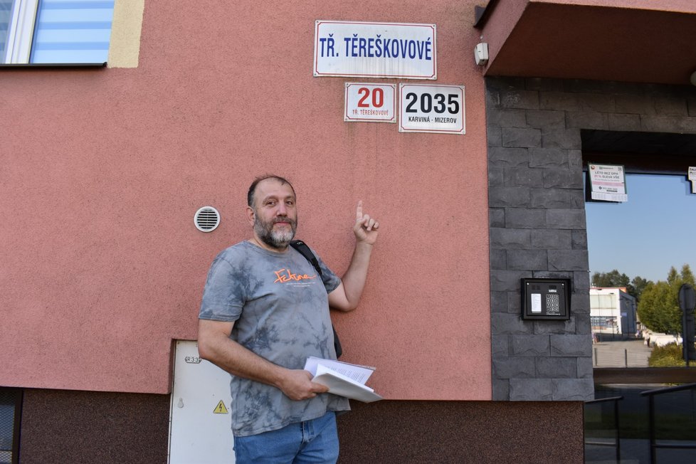 Kostas Michailidis (54) sepsal petici, ve které požaduje přejmenování třídy Těreškovové v Karviné.