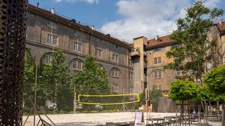 Oprava Kasáren Karlín má stát téměř dvě miliardy. Praha zatím neví, co v nich bude Oprava Kasáren Karlín má stát téměř dvě miliardy. Praha zatím neví, co v nich bude