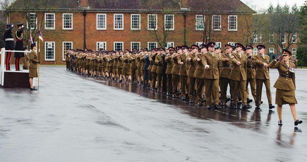 „V Afghánistánu se nám žilo lépe.“ Britským vojákům doma armáda ani nevytopí kasárna