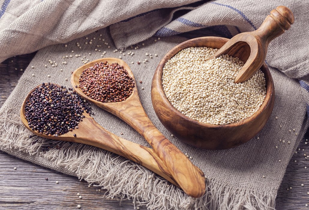 Quinoa je v nabídce obchodů k dostání v černé, červené a bílé variantě