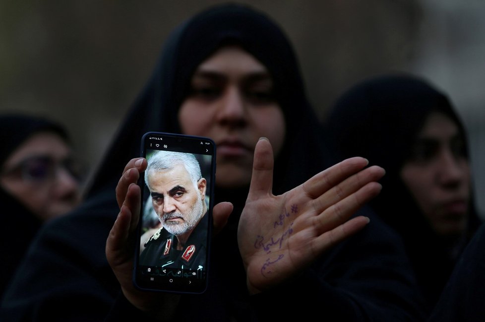 Smuteční akce za zabitého íránského generála Solejmáního