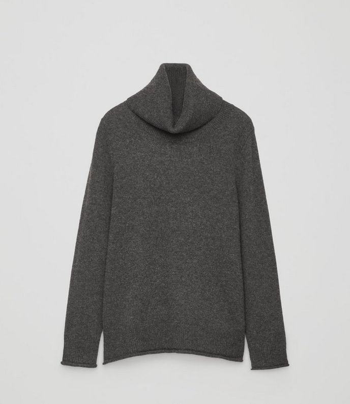 Kašmírový svetr COS. 175 eur. www.cosstores.com. Kašmírový svetr COS. 175 eur. www.cosstores.com.