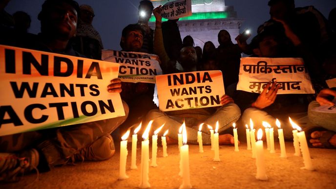 V Indii vyvolal sebevražedný atentát v Kašmíru vlnu demonstrací