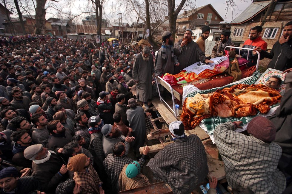 Pohřeb obětí přestřelek mezi indickými bezpečnostními složkami a místními povstalci