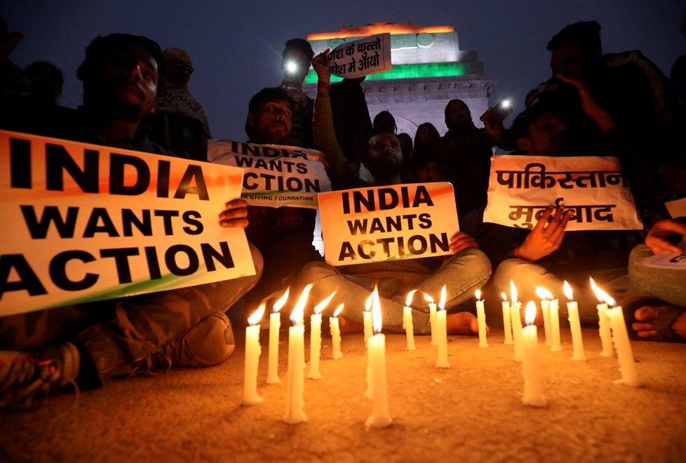 V indii vyvolal sebevražedný atentát v Kašmíru vlnu demonstrací