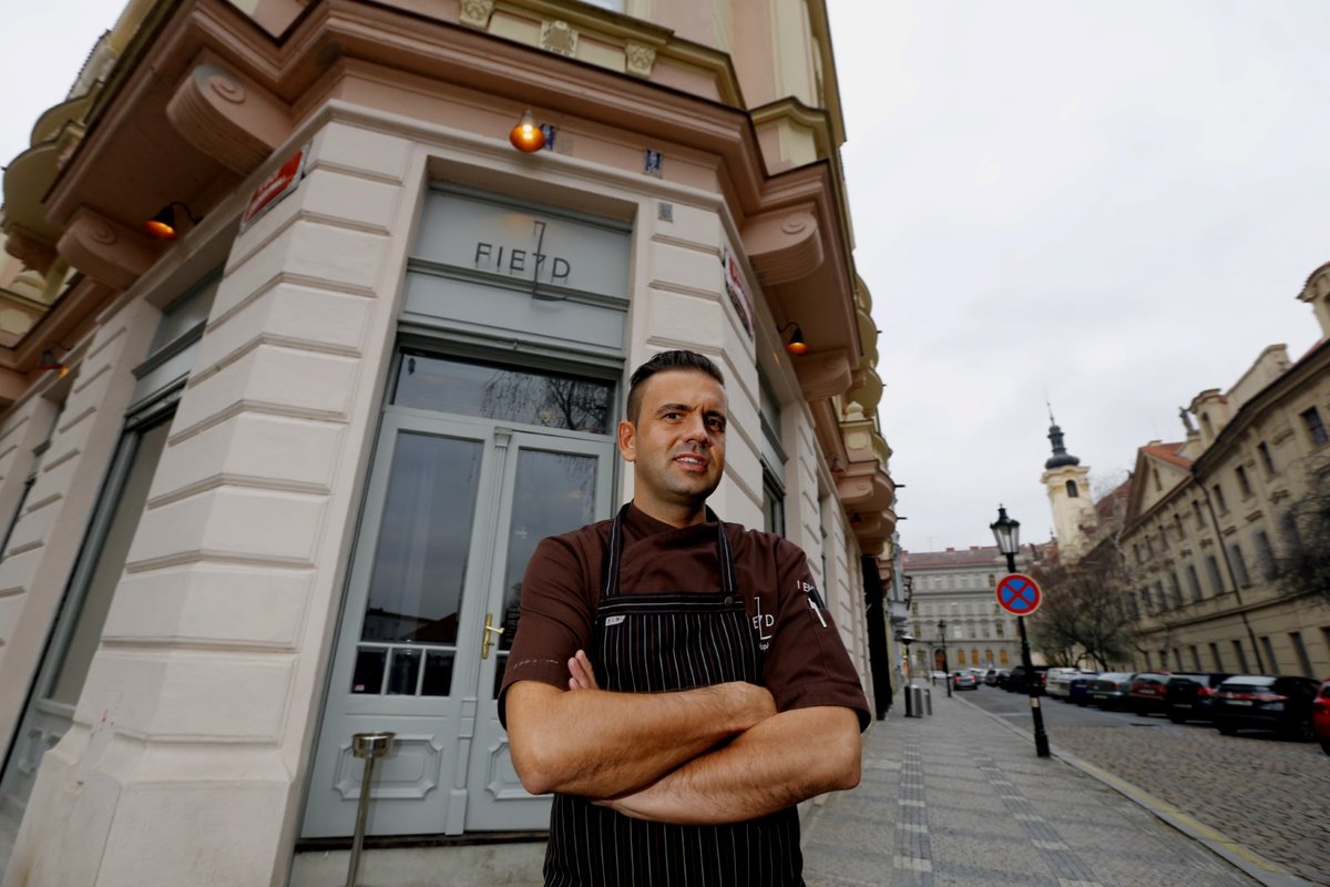 Radek Kašpárek ve své michelinské restauraci Field v centru Prahy. 