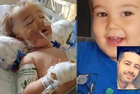 Chlapeček (2) měl nateklou hlavu rakovinou. Lékaři: Je to jen nějaký „bacil“. Až po půl roce prozřeli!