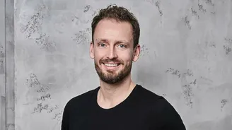 🎧 Energie na 10 let zdarma. Byznysmen z Brna garantuje, že lidé nebudou platit za elektřinu 🎧 Energie na 10 let zdarma. Byznysmen z Brna garantuje, že lidé nebudou platit za elektřinu