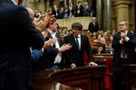 Katalánský premiér Carles Puigdemont dnes požádal katalánský parlament o mandát k vyhlášení nezávislosti Katalánska na základě výsledků referenda z 1. října