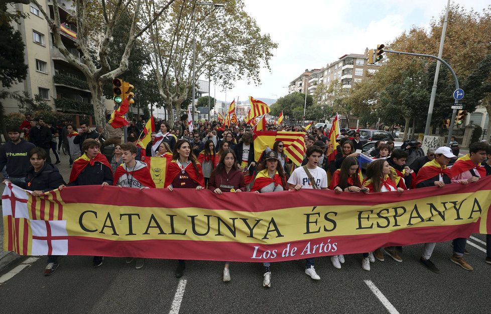 Protesty proti odtržení katalánského regionu.