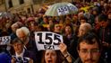 Dav protestuje proti článku 155 španělské ústavy, podle kterého jedná centrální španělská vláda.