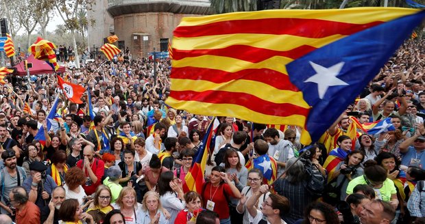 Separatisté v Katalánsku chtějí zrušit monarchii: Madrid hrozí soudem