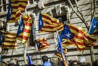 Katalánci chtěli referendum k odtržení od Španělska. Teď politikům hrozí trest