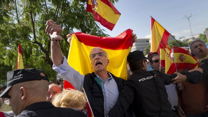 Protest proti snahám Katalánská o referendum (22. května, Madrid)