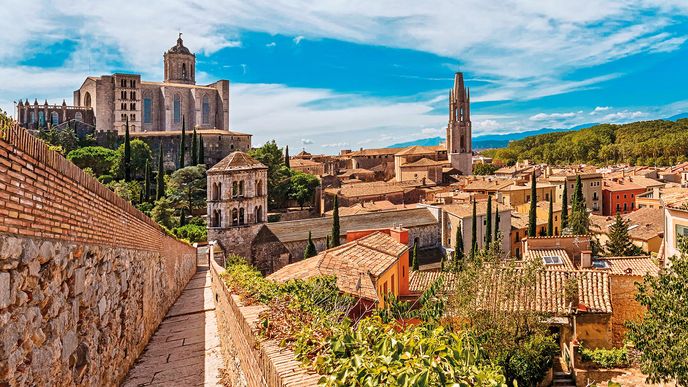 Starobylá Girona, kde se točil seriál Hra o trůny. Můžete se tu vydat na prohlídku všech míst, kam zavítali filmaři.