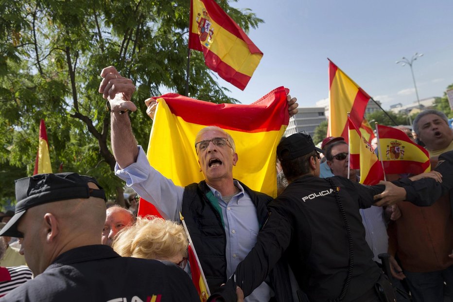 Protest proti snahám Katalánská o referendum (22. května, Madrid)