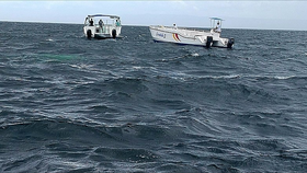 Námořnictvo Dominikánské republiky při záchraně cestujících na katamaránu
