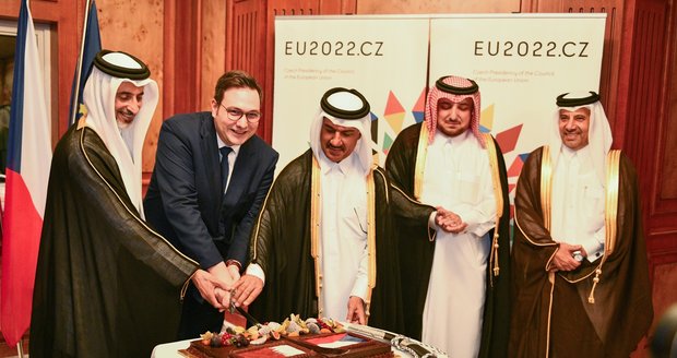 Lipavský v horkém Kataru: S partnerkou otevřel luxusní ambasádu