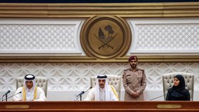 Katarký emír Tamim bin Hamad Sání během proslov před Poradní radou (24.10.2023)