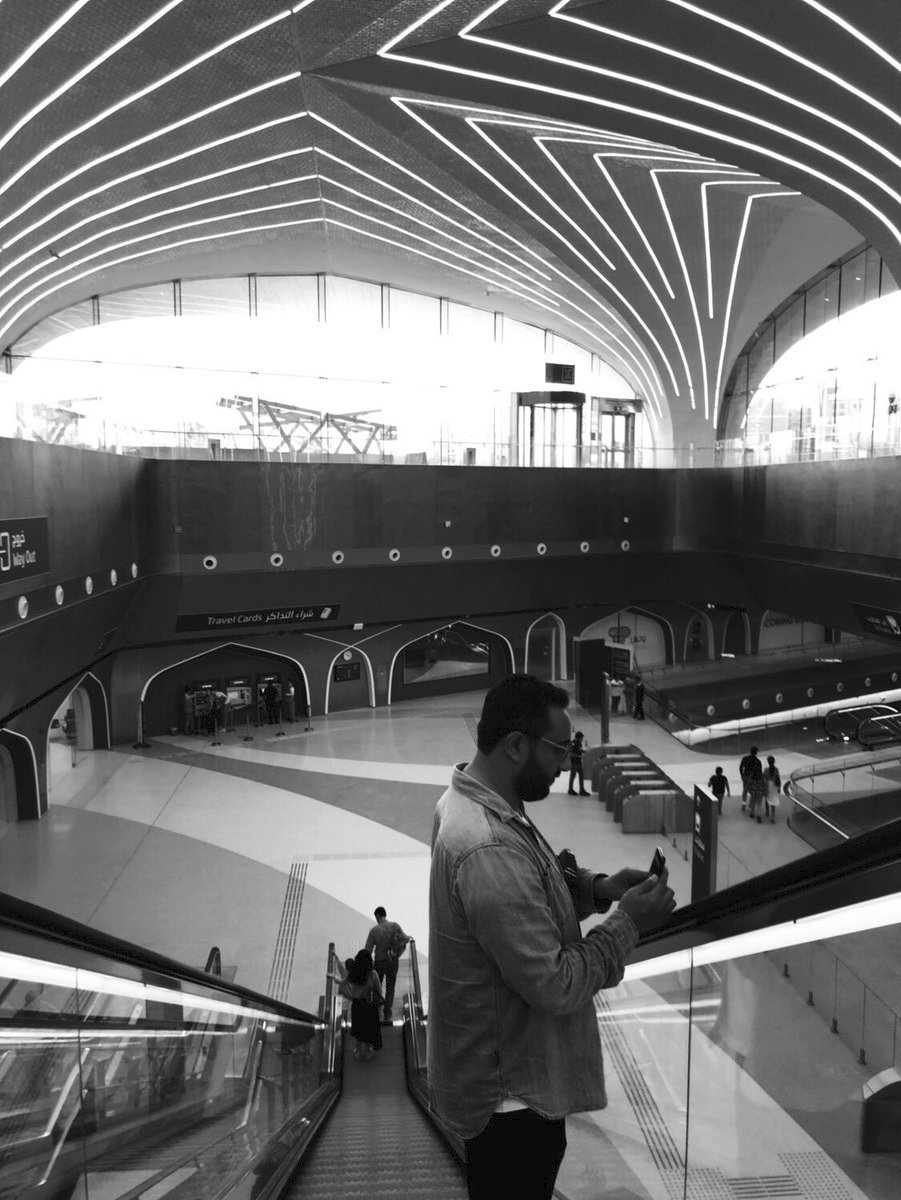 Nové stanice na červené lince metra v Kataru vypadají luxusně na první pohled.