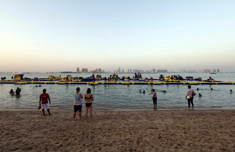 Katarské pláže ožily kvůli pořádání mistrovství světa ve fotbalu v listopadu a prosinci 2022