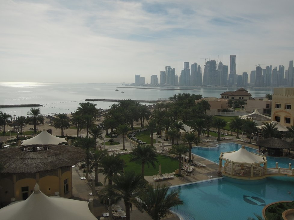 Řada hotelů v Doha je hned u pláže, takže městskou dovolenou můžete snadno spojit s povalováním na pláži