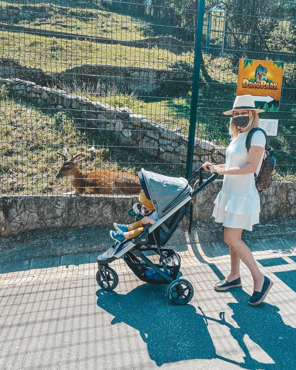 Katarína Jakeš Štumpfová s dcerou Izabelkou