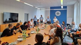 Polským policistům dali čestné přijetí kolegové z Trutnova.