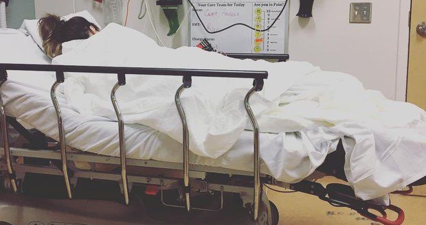 Herečka Kate Beckinsale skončila v nemocnici poté, co jí praskla cysta!