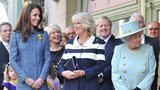 Modrý hattrick britské šlechty: Kate, Camilla a Alžběta II.