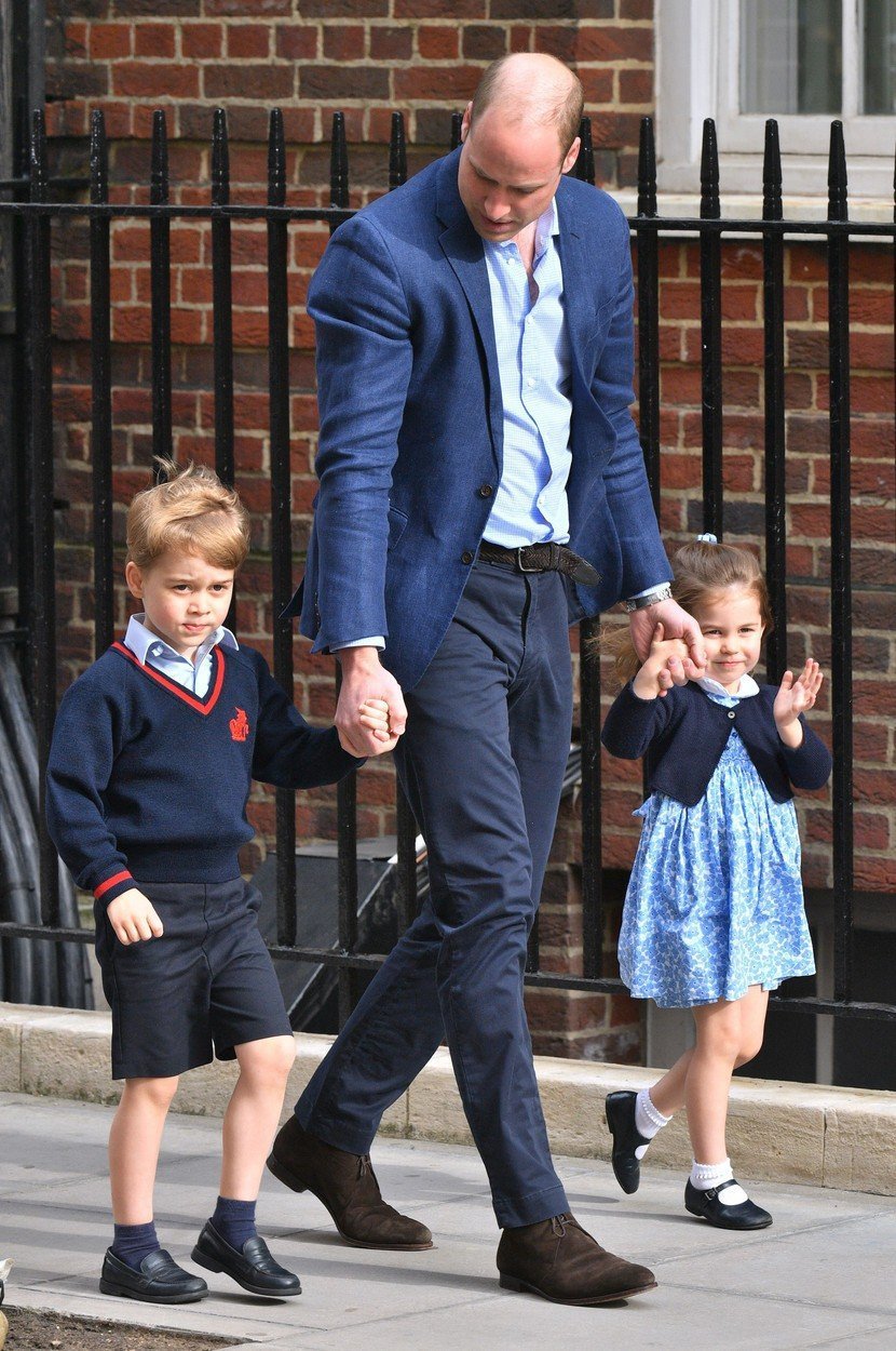 William s dětmi Charlotte a Georgem (ten jako vždy v šortkách)