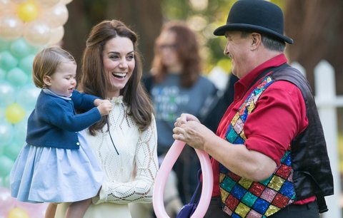 Princ George touží po šermu, jeho sestra Charlotte chce jezdit na koni