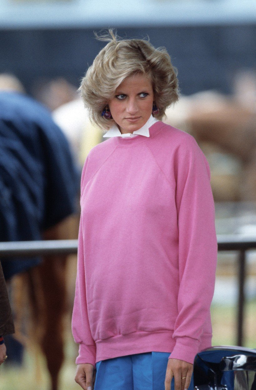 Princezna Diana s oblibou nosila košile se svetry.