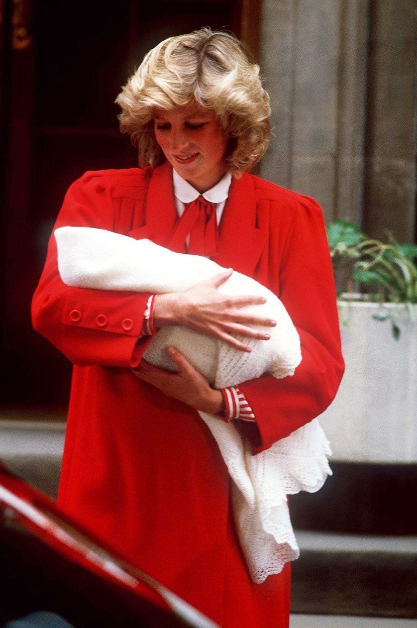 Princezna Diana v roce 1984 při narození syna Harryho.