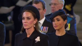 Královské manželky Kate a Meghan: Klíčový úkol v průvodu a slzy pro královnu!