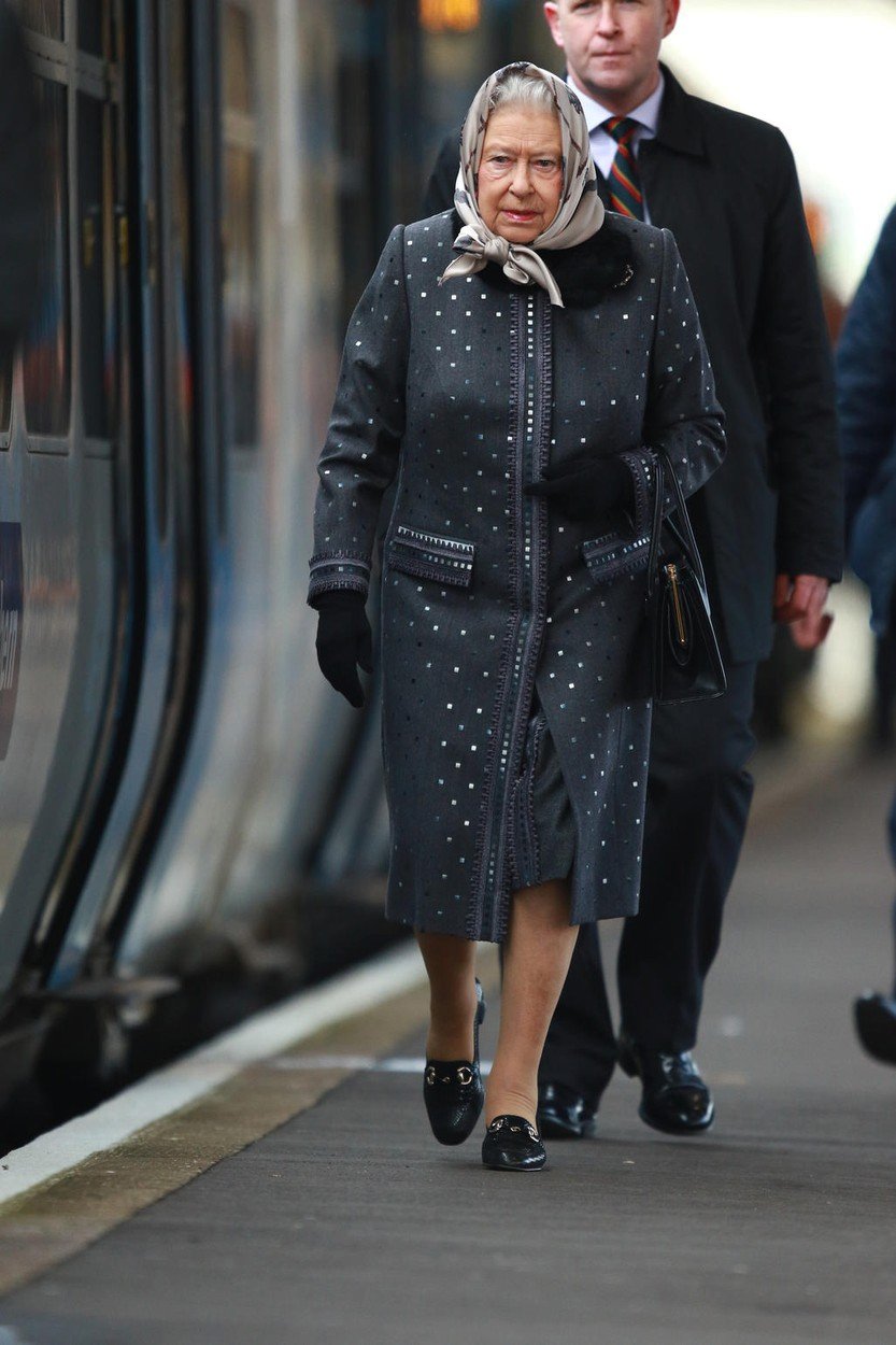 Královna Alžběta II. jela vlakem.