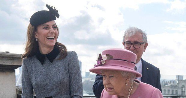 Královna s Kate otevíraly nové křídlo King’s College