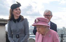 Kate pokořila rivalku Meghan! Potvrzeno přímo královnou