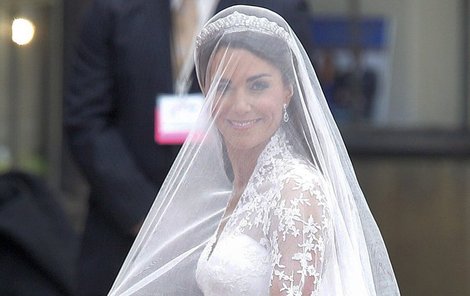 Kate Middleton pár chvil předtím, než řekla »ANO« následníkovi britského trůnu princi Williamovi. Teď už je z prosté dívky Její královská Výsost, vévodkyně z Cambridge.